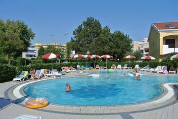 Villa mit pool für 6 Personen, mit Pool und Garten in Bibione
