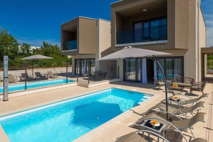 Villa per 6 persone, con piscina e terrazza, con animali domestici a Novigrad