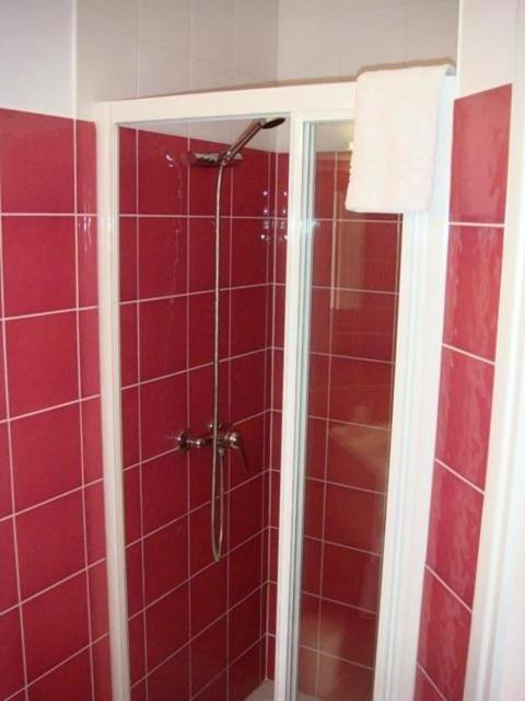 Hôtel pour 3 personnes, animaux acceptés à Lanarce - 3