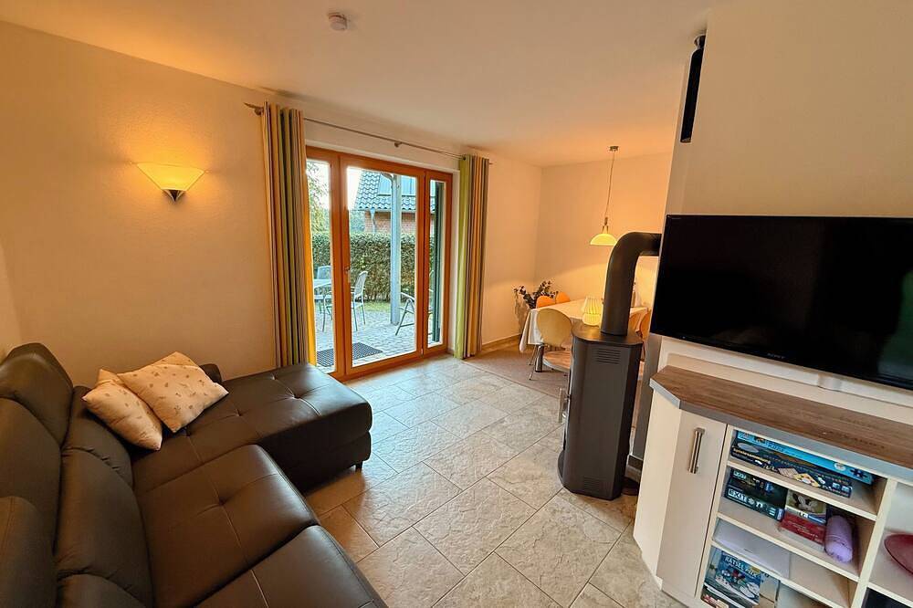 Wohlfühlzeit grünes Häuschen mit Sauna, 5 * am See in Garden (Lohmen), Lohmen