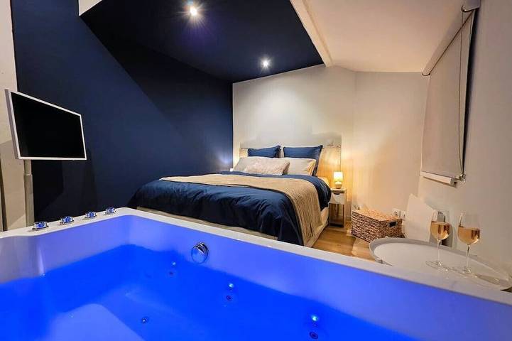 Appartement entier, Suite Balnéo à 15 min de Strasbourg in Schiltigheim, Région de Strasbourg