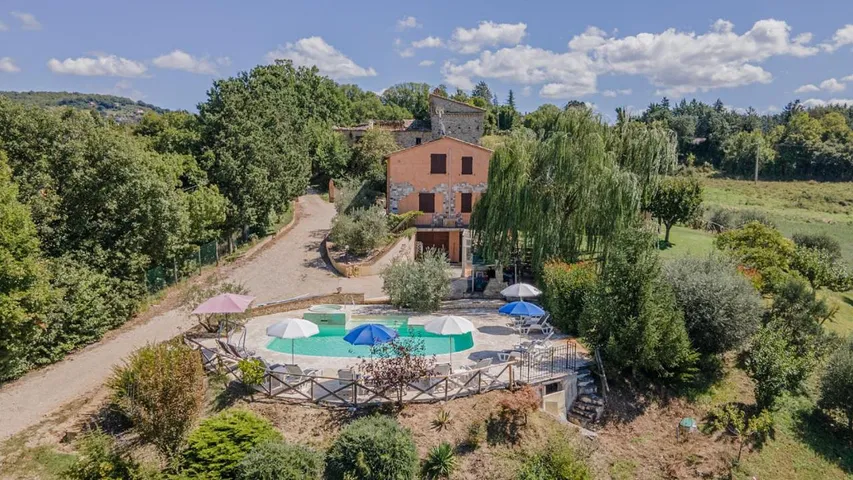 Villa per 12 persone, con giardino e panorama nonché piscina, con animali domestici - 1