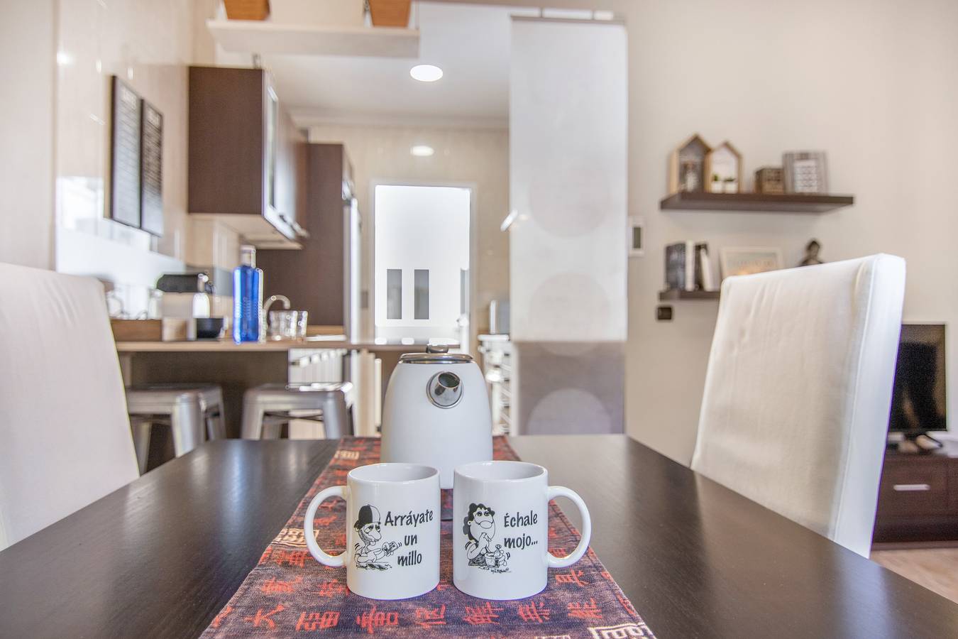 Entire apartment, Vacation 'Next To Las Canteras Beach Charming' with Wi-Fi in La Isleta, Las Palmas de Gran Canaria