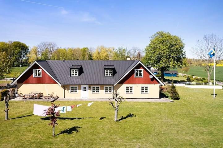 Hus för 8 Personer, med terass och trädgård på Österlen
