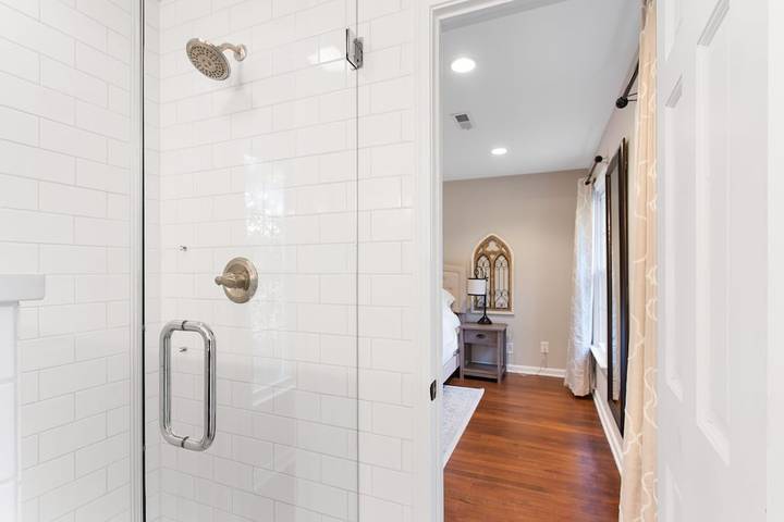 Vacation rental for 6 people, with yard and balcony as well as pool in Mount Pleasant