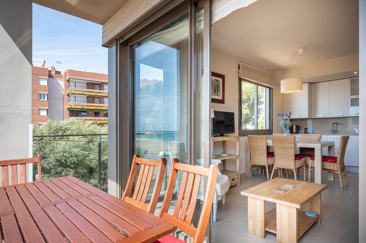 Ganze Wohnung, Ferienwohnung für 5 Personen mit Terrasse in Platja de Baix a Mar (Torredembarra), Torredembarra