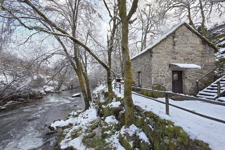 Gîte pour 4 personnes, avec balcon et jardin à Castro Laboreiro