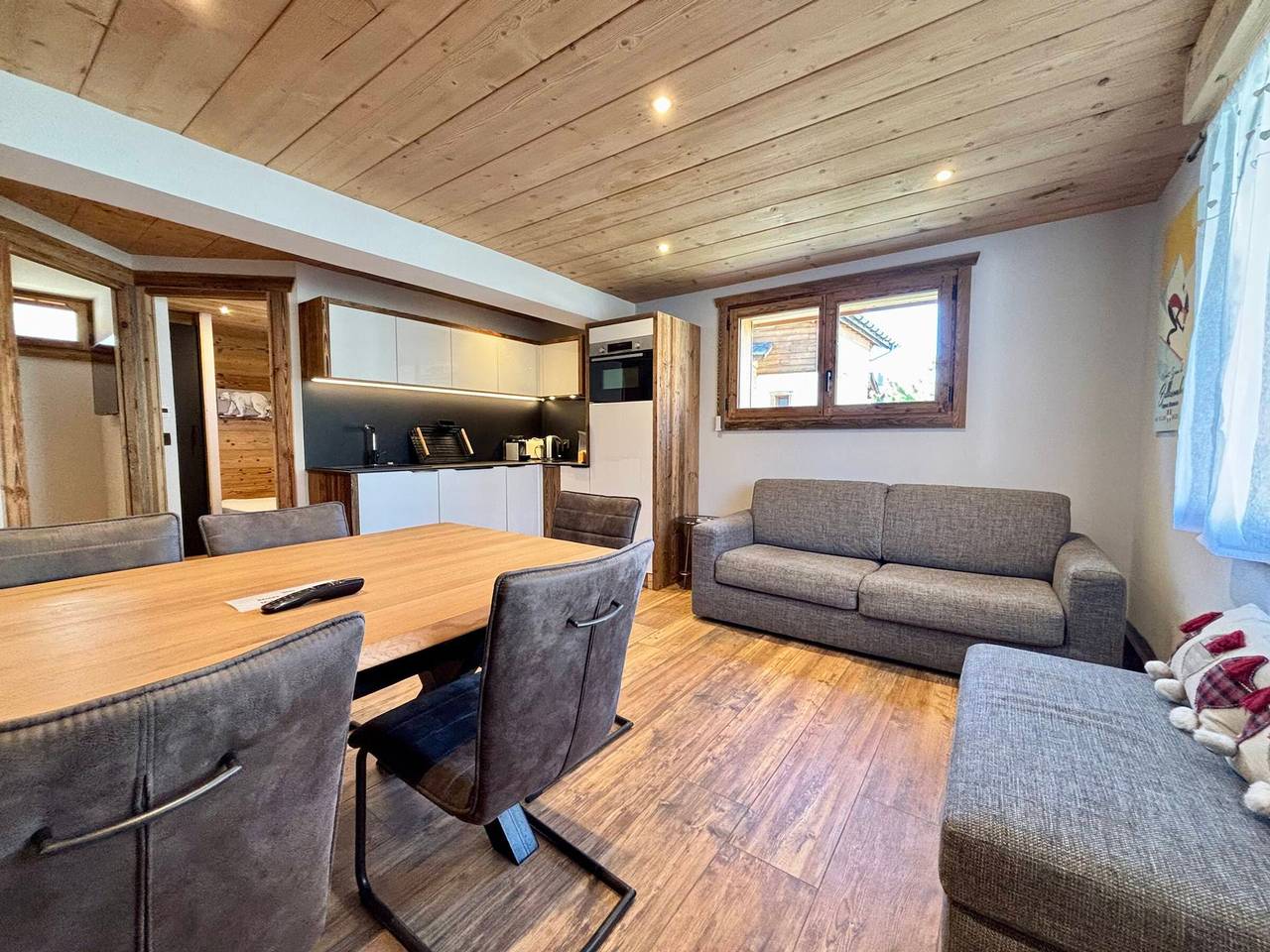 Apartamento entero, Apartamento moderno en el corazón del pueblo, se aceptan mascotas in Notre-Dame-de-Bellecombe, Albertville region