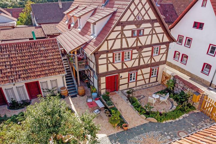 Ferienwohnung für 3 Personen, mit Balkon und Balkon/Terrasse sowie Terrasse und Garten