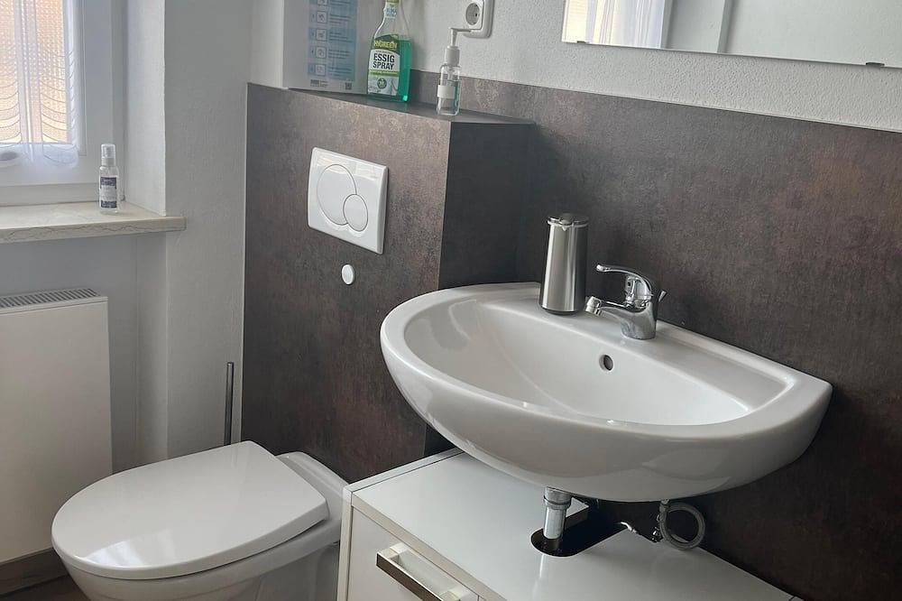 Ganze Wohnung, Ferienwohnung 72 qm für 2-6 Personen mit 2 Schlafzimmern und Terrasse in Riedering, Landkreis Rosenheim