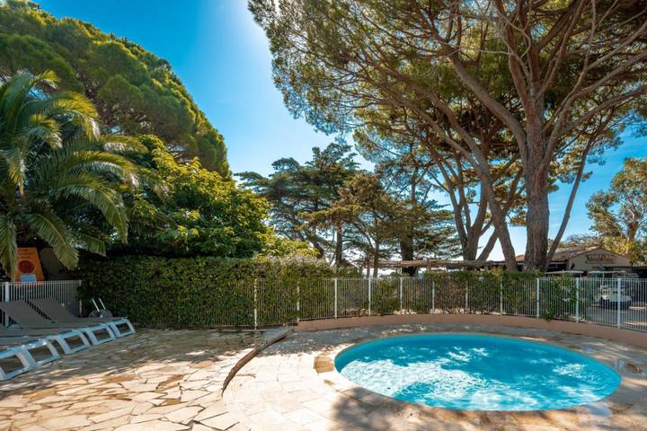 Gîte pour 6 personnes, avec balcon ainsi que bassin pour enfant et jardin, animaux acceptés dans Pramousquier - 4