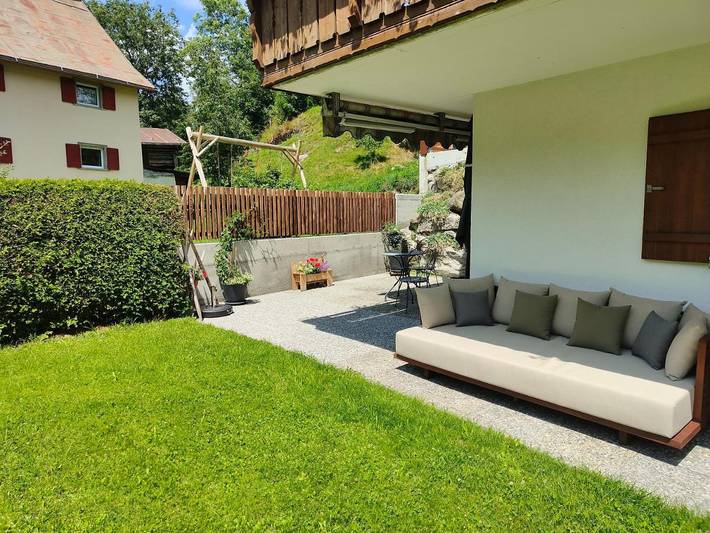 Ferienwohnung für 4 Personen, mit Terrasse und Garten sowie Ausblick in Mundaun