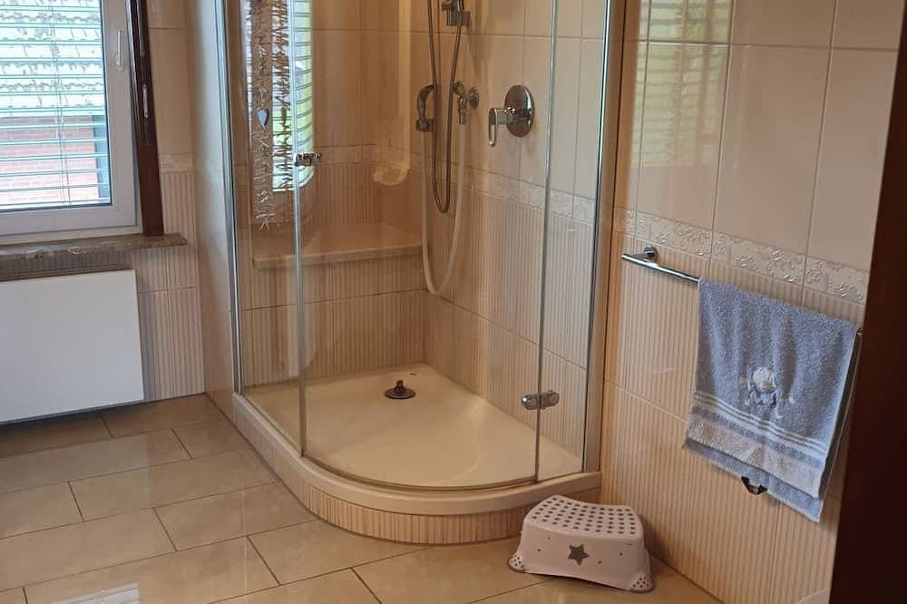 Ganze Wohnung, 3 Zimmer 1. Og 100qm in Tangstedt, Kreis Stormarn