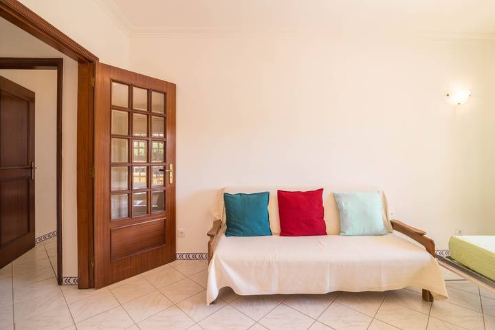 Hel lägenhet, Beautiful Marjoh Al Holiday Apartment with Pool, Balcony, Air Conditioning and Wi-Fi in Quarteira, Faro distrikt
