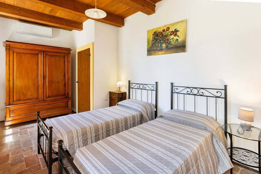 Villa delle Vigne, Villa mit breiten Garten und Pool, in der Nähe der Adriaküste in Pesaro, Valle del Metauro