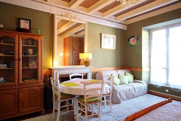 Ganze Wohnung, Charmantes Studio im Stadtzentrum mit WLAN in Mont-Dore, Regionaler Naturpark Volcans d'Auvergne