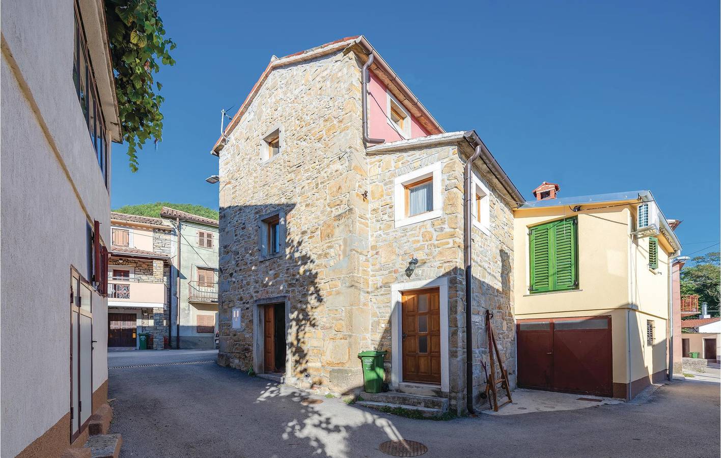 Charmante 2-Zimmer-Wohnung mit Terrasse und Parkplatz in Buzet, Zentralistrien