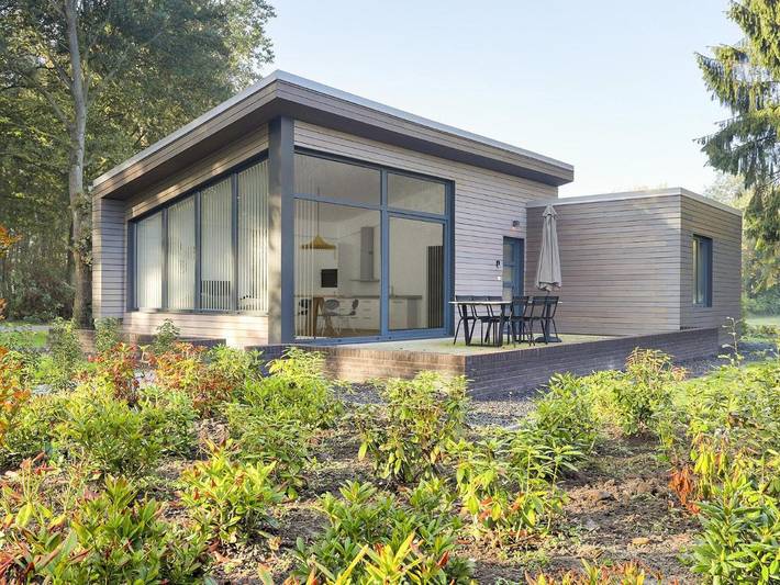 Vakantiewoning voor 4 personen, with Terras and Tuin as well as Zwembad in Enter