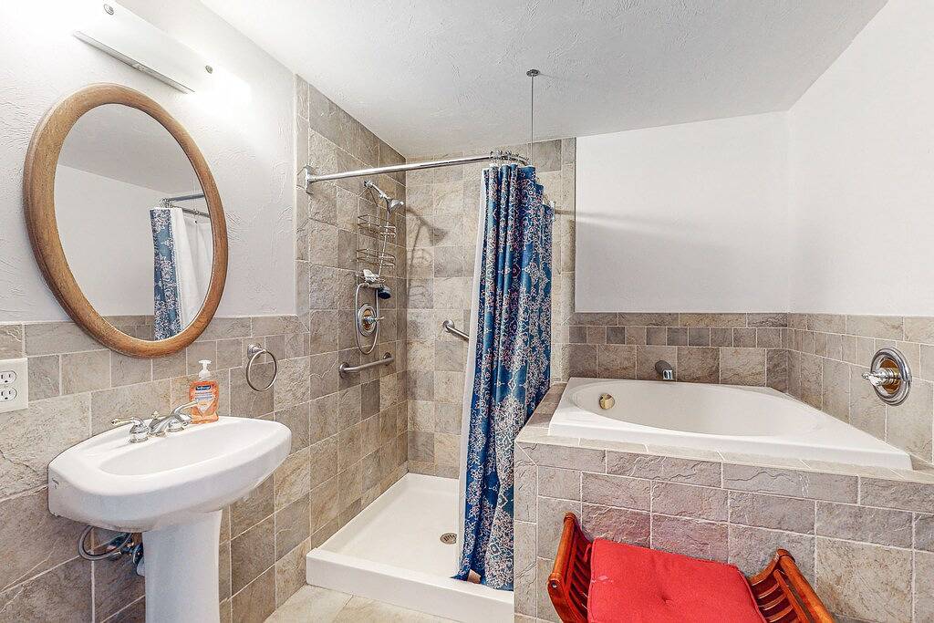 Lovely dog-friendly home with firepit, Ev outlet, & washer/dryer in Gilford, Lake Winnipesaukee