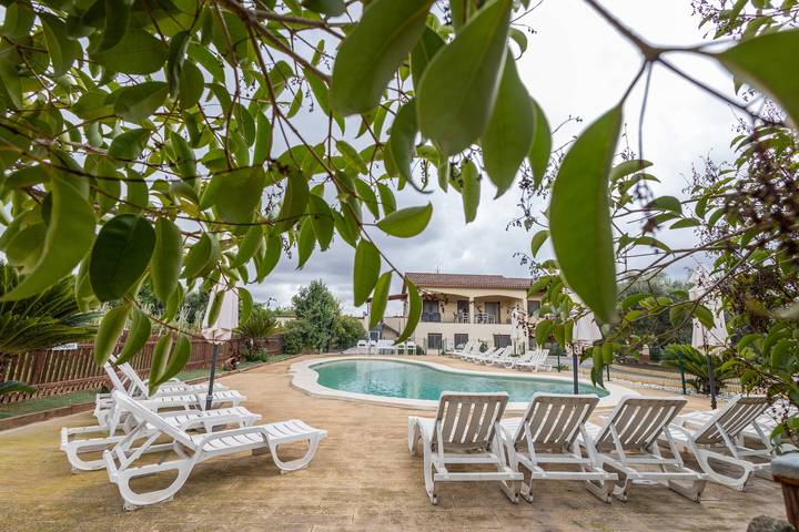 Casa rural para 8 personas, con piscina para niños y jardín, Se admiten mascotas en Valles Oriental