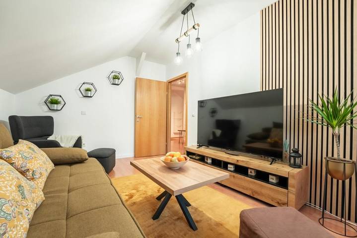 Ferienwohnung für 6 Personen, mit Balkon und Whirlpool sowie Terrasse und Garten