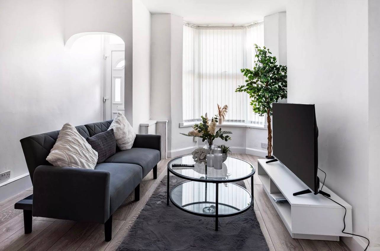 House Sleeps 3 with Garden in Merseyside