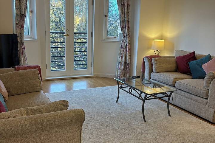 Appartamento intero, Viste spettacolari di questo 4 * appartamento con wi-fi e parcheggio vicino alla Città in Edimburgo, Lothian