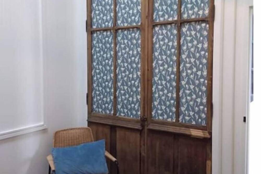 Entire apartment, Charming, quiet T1 in Saint-Andiol, Arles region