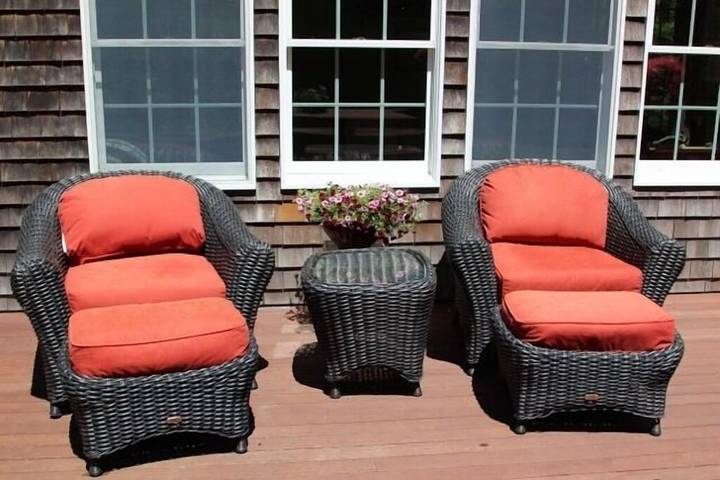 Vacation rental for 8 people, with balcony and yard in Martha's Vineyard
