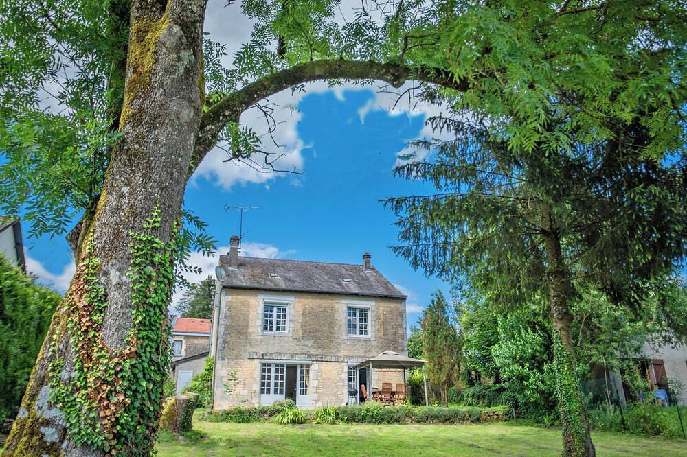 Maison authentique avec vue, dans les Ardennes in Guignicourt-sur-Vence, Ardennes