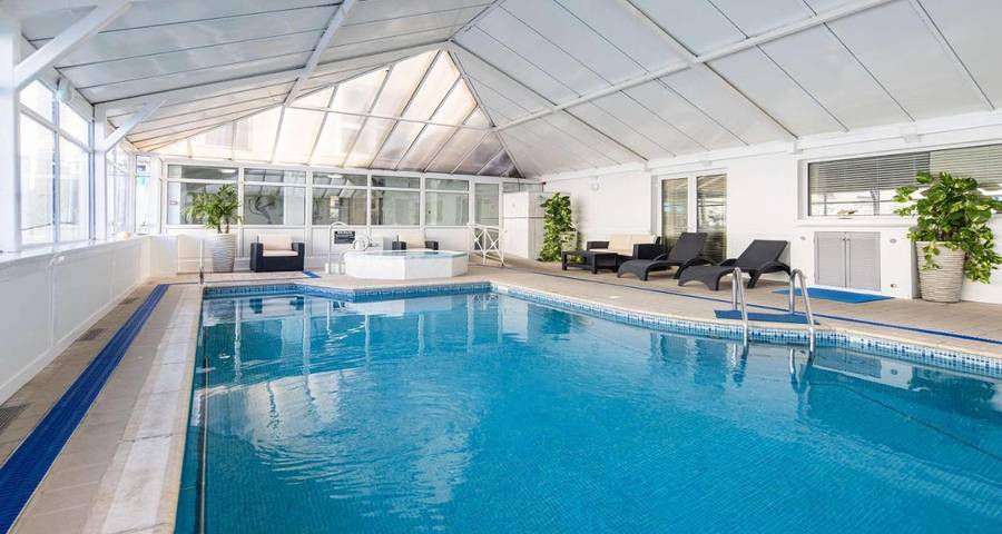 Hotel para 10 personas, con terraza además de jacuzzi y piscina - 1