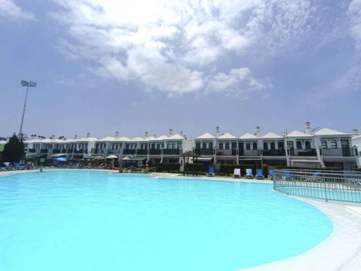 Bungalow para 4 personas, con piscina y terraza en Campo Internacional