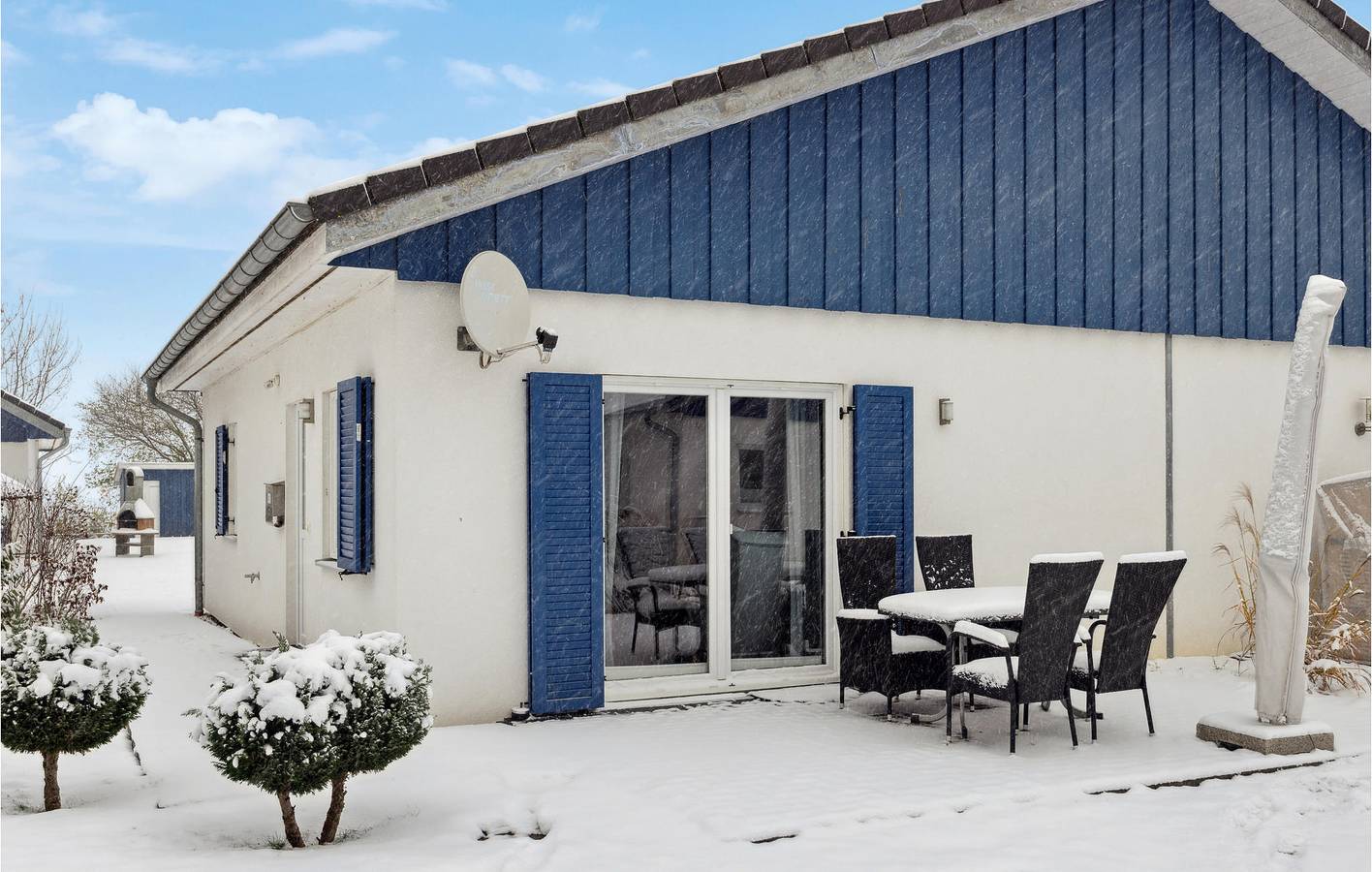 Cozy Beachside Apartment with Terrace and Parking in Altefähr, Stralsund Surroundings