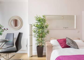 Holiday Apartment for 2 People in Surrey, South East England, Photo 3