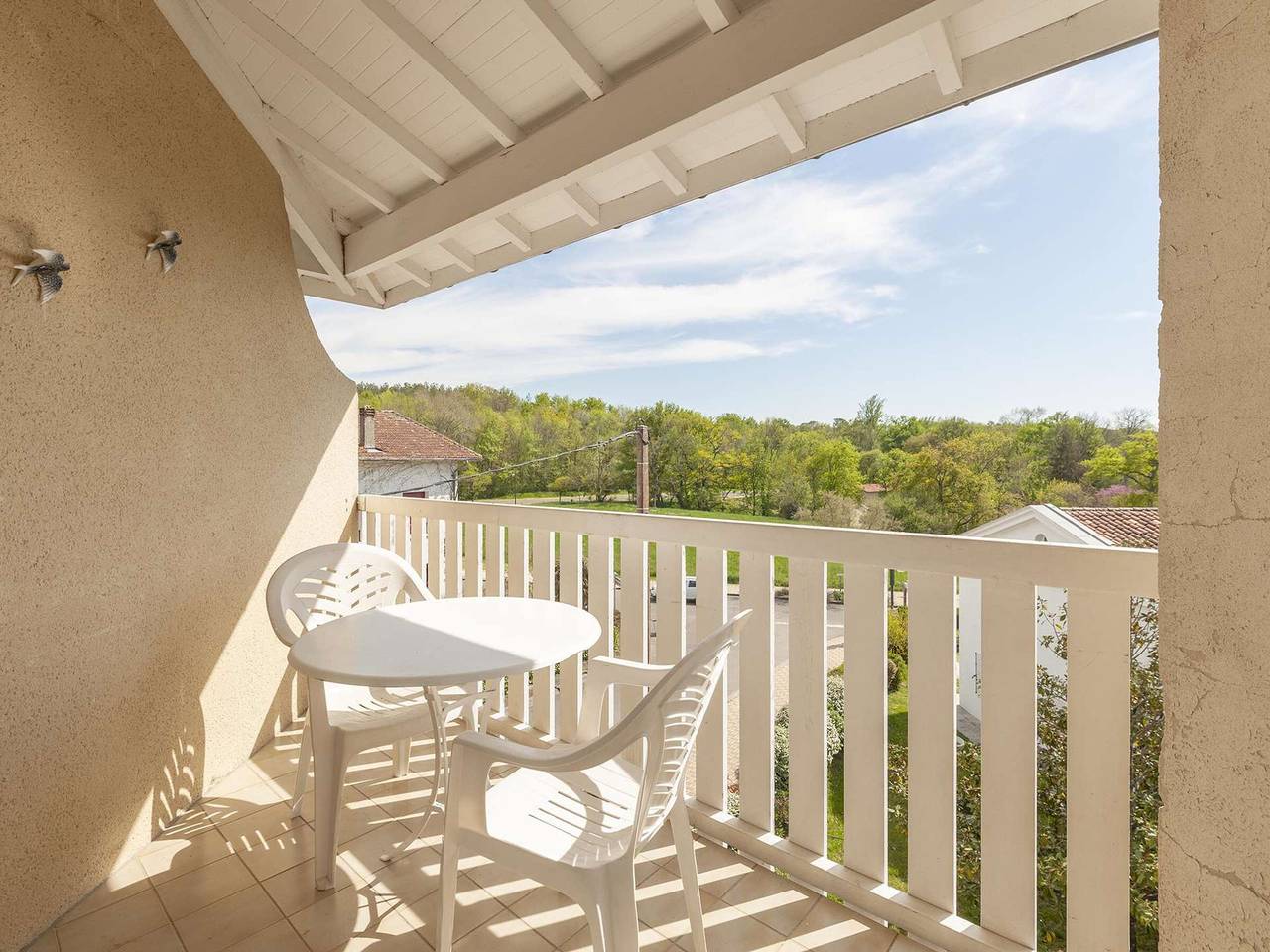 Appartement entier, T2 lumineux avec balcon, Wifi, Parking, Animaux Ok in Cazaubon, Gers