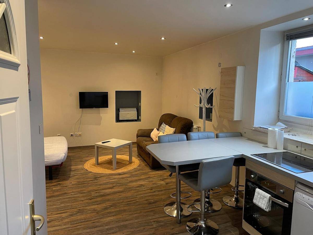 Appartement entier, Studio entièrement équipé au coeur du centre ville in Anse, Beaujolais