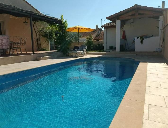 Chalet para 4 personas, con jardín y piscina - 1