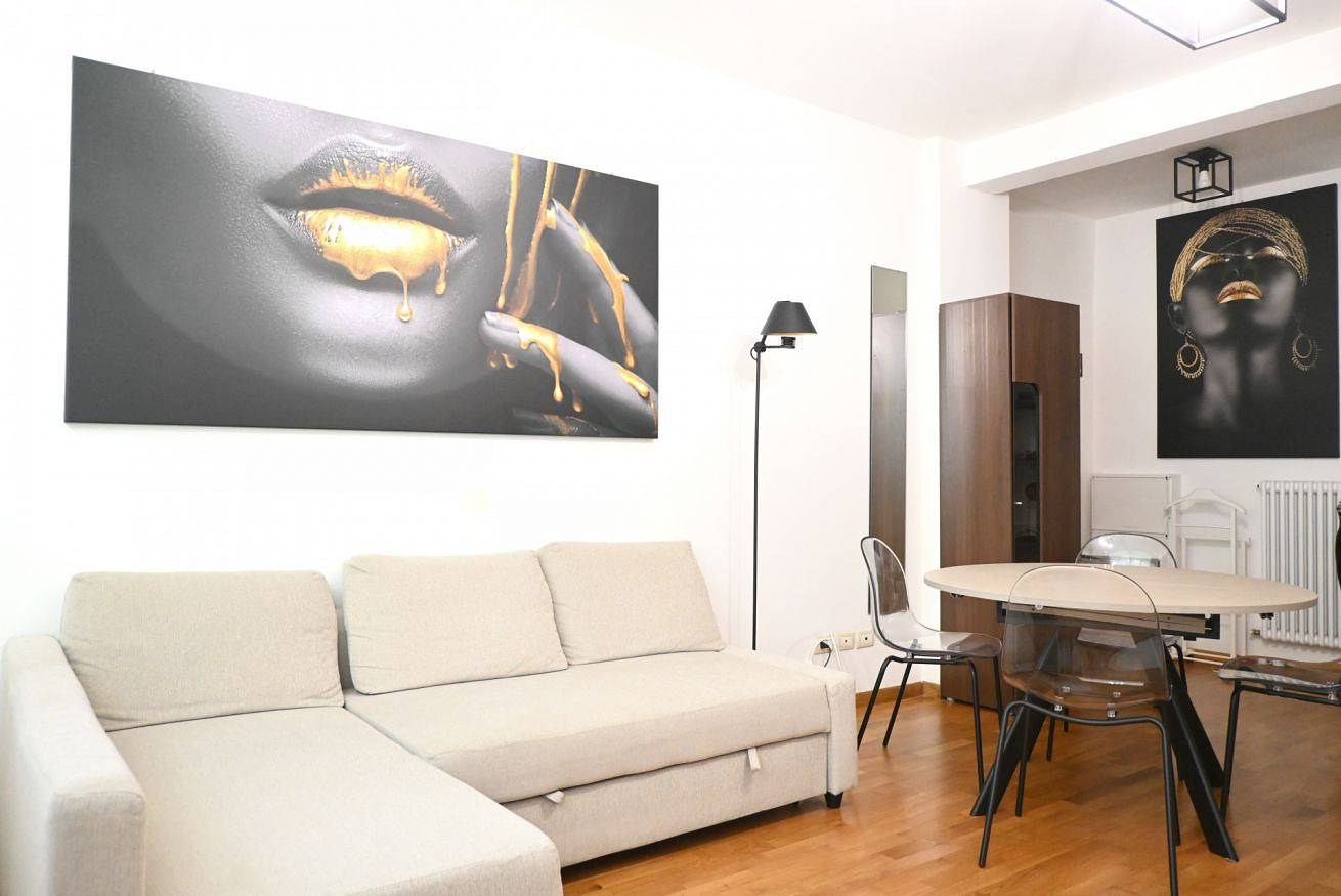Appartamento intero, A46 - Ancona, trilocale con corte condivisa in Ancona (Italia), Provincia di Ancona