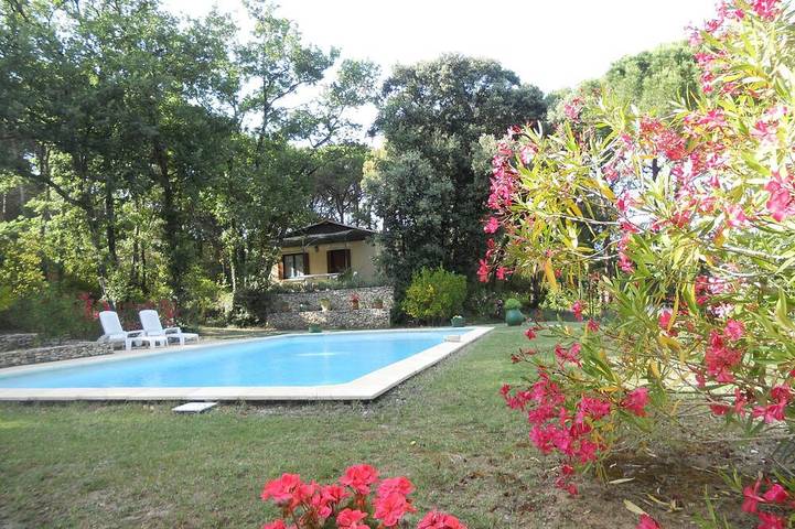 Gîte pour 2 personnes, avec terrasse à Rochegude