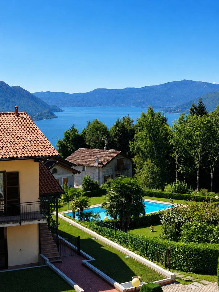 Ferienwohnung für 6 Personen, mit Balkon und Seeblick sowie Pool und Garten in Comune di Luino - 4