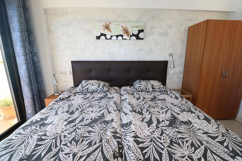 Entire apartment, Modern apartment on the beach, magnificent views, air conditioning, Wlan in Cala Millor, Son Servera