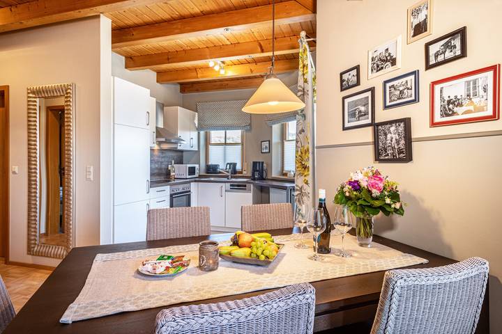 Ganze Wohnung, Schöne Ferienwohnung 6 am Trostelhof mit Balkon, Gemeinschaftsgarten & Wlan in Neufrach, Salem