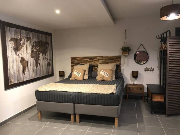 Hôtel pour 4 personnes, avec Terrasse ainsi que Jardin et Vue à Méounes-lès-Montrieux