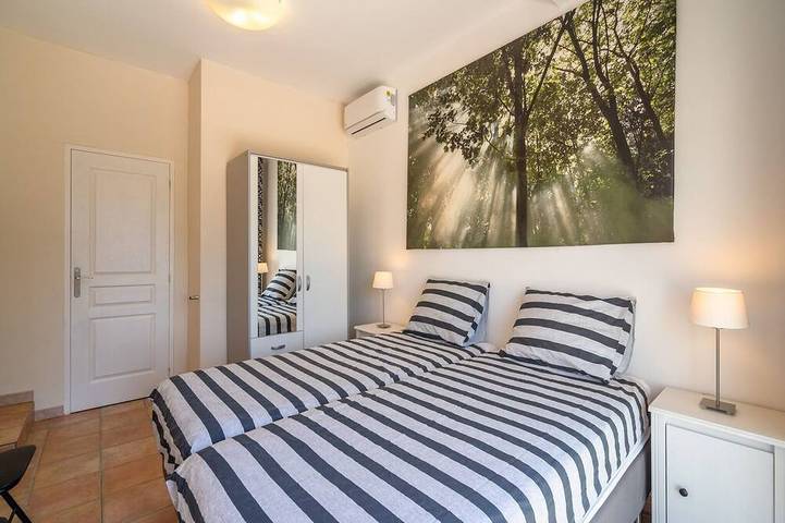 Location de vacances pour 6 personnes, avec piscine ainsi que terrasse et jardin à Escales - 4