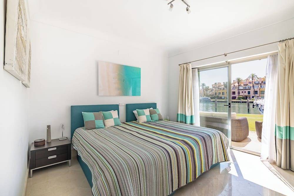Ganze Wohnung, Waterside marina view 3 bedroom apartment with private pool in Puerto Sotogrande in Sotogrande, San Roque