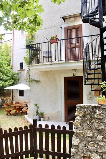 Gîte pour 2 personnes, avec vue et jardin, animaux acceptés à Castel del Monte