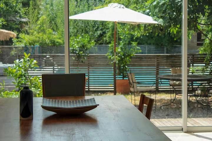 Location de vacances pour 6 personnes, avec terrasse ainsi que jardin et piscine à Lunas - 3