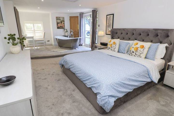 Beam Cottage, pet friendly, luxury holiday cottage in Warsash in Fareham, Hampshire