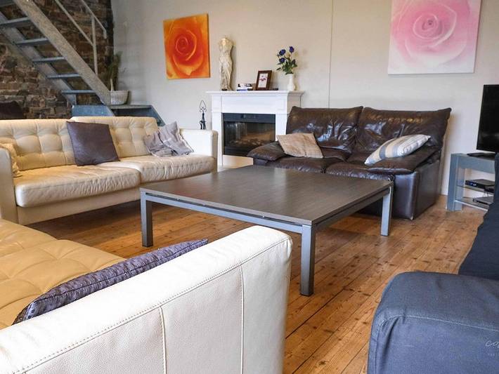 Ferienhaus für 18 Personen, mit Balkon/Terrasse und Whirlpool sowie Terrasse und Sauna in Büllingen