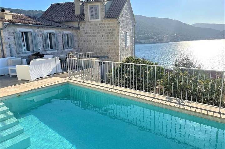 Villa for 10 people, with Balcony and Hot tub as well as Garden on Vis